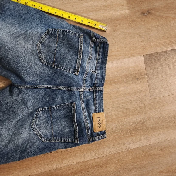 Izod Men's Slim Jeans in Blue - Picture 2 of 4